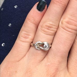 Vintage 1/3 ctw Diamond love knot ring sz 7.25